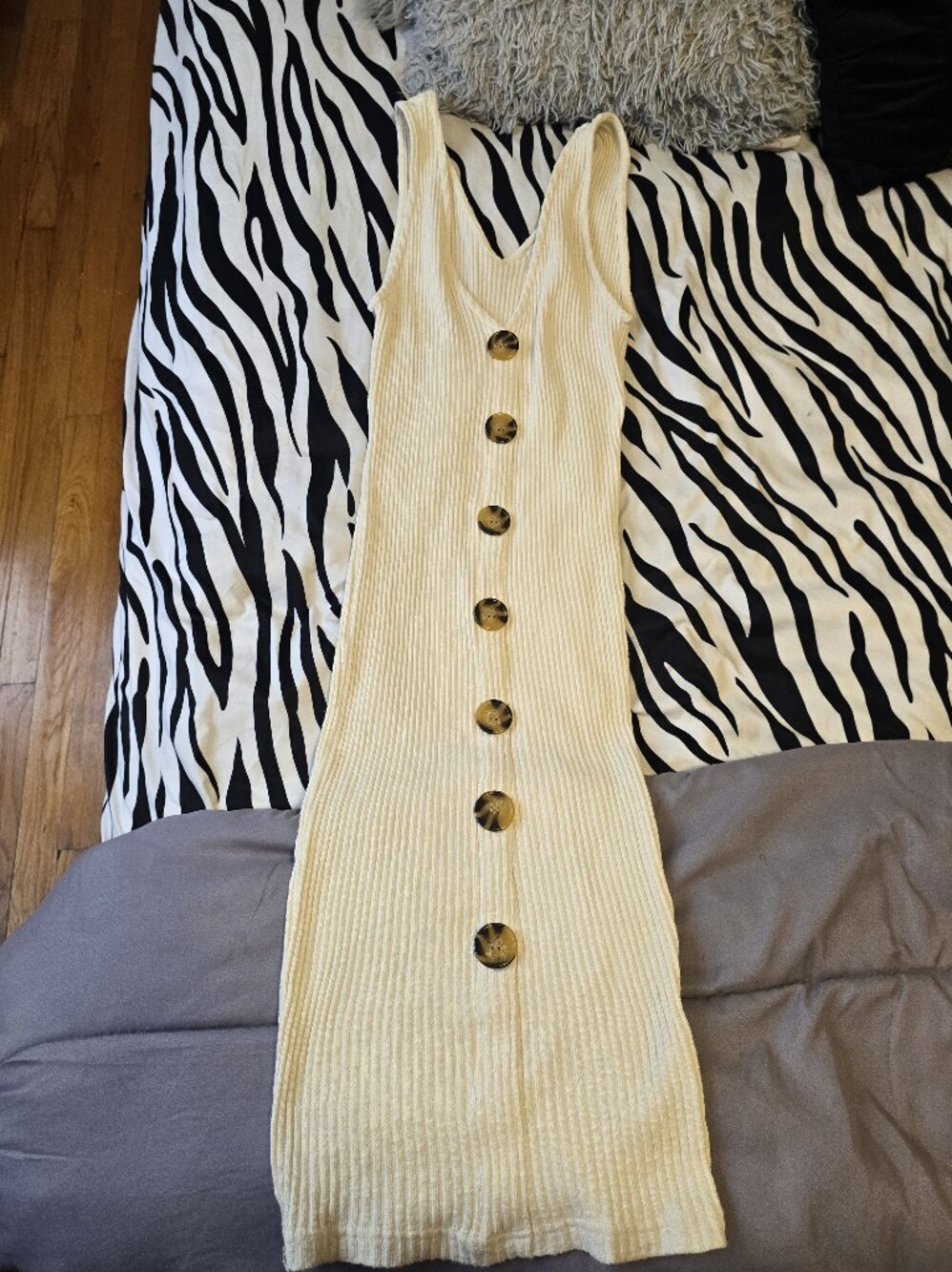 Forever 21 Cream Ribbed Midi Dress with Tortoiseshell Buttons - Picture 2 of 3